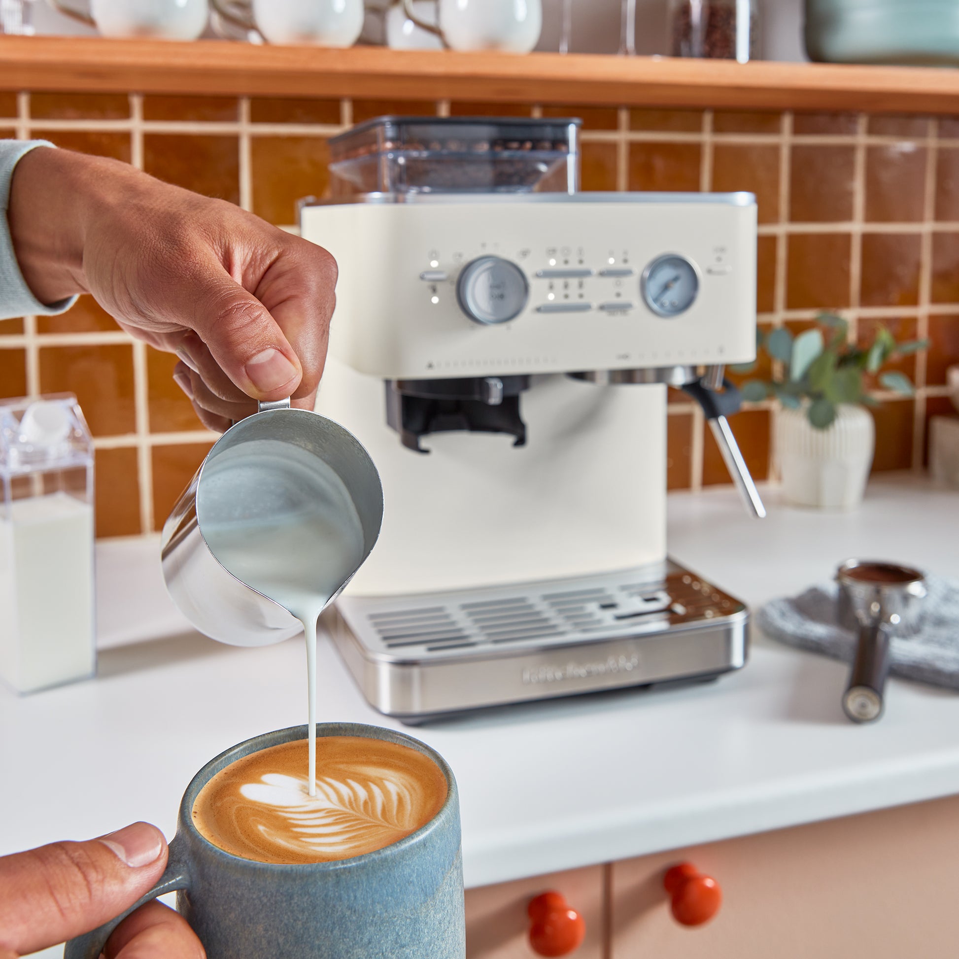 KitchenAid KitchenAid 5KES6551 Semi Automatic Espresso Machine with Burr Grinder – additional product image