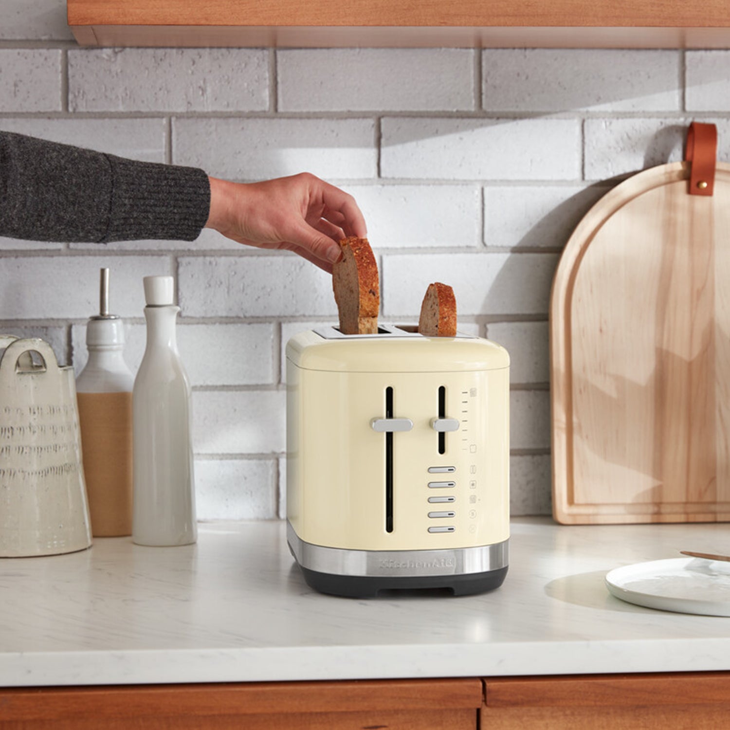 KitchenAid KitchenAid 5KMT2109 Toaster 2 Slice – Almond Cream – 5KMT2109BAC – main product image