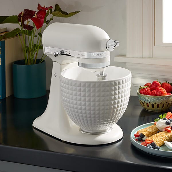 KitchenAid 5KSM156CX 4.7L Artisan Monochrome White Tilt-Head Stand Mixer - product image 2