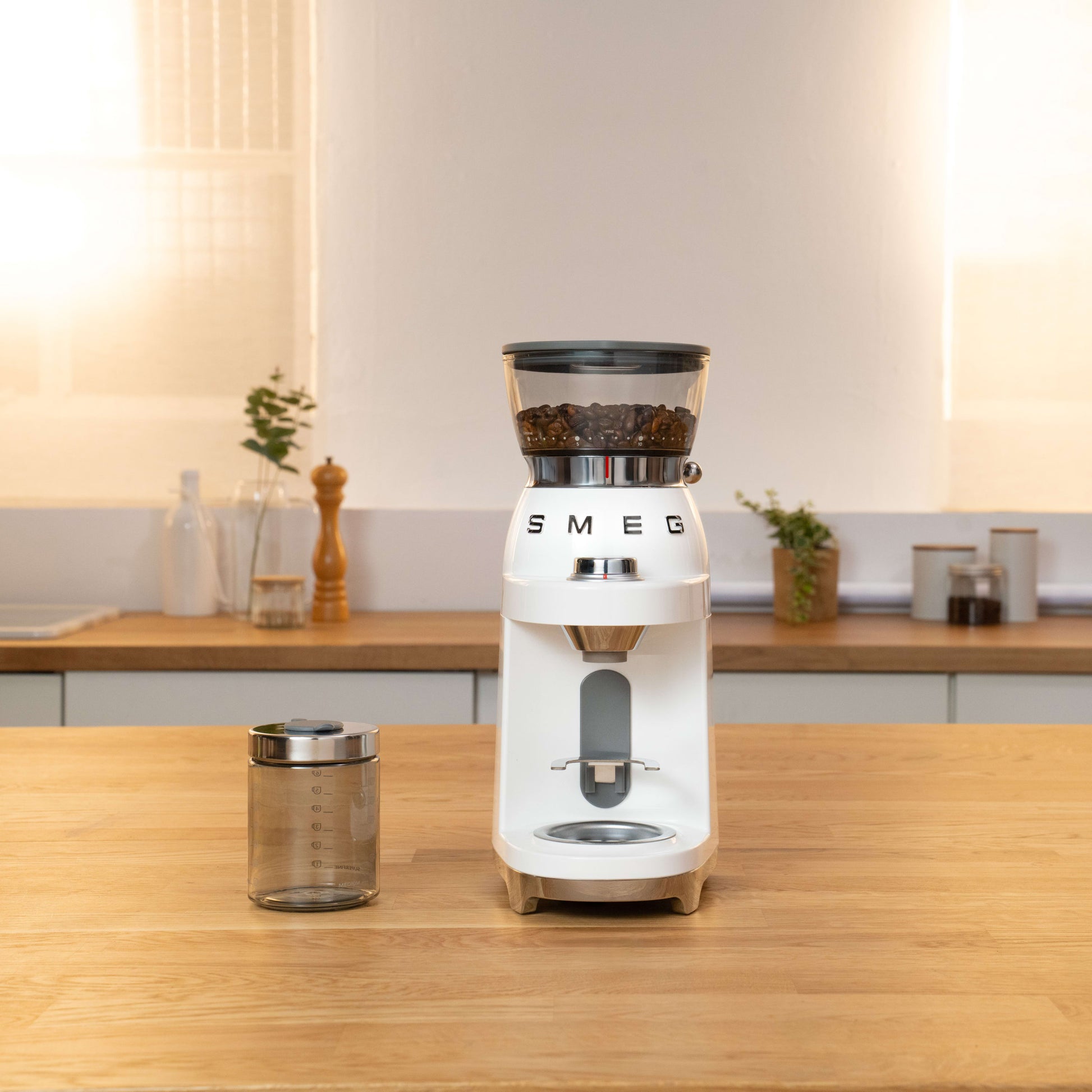 Smeg 50's Style CGF03 Coffee Grinder - product image 14