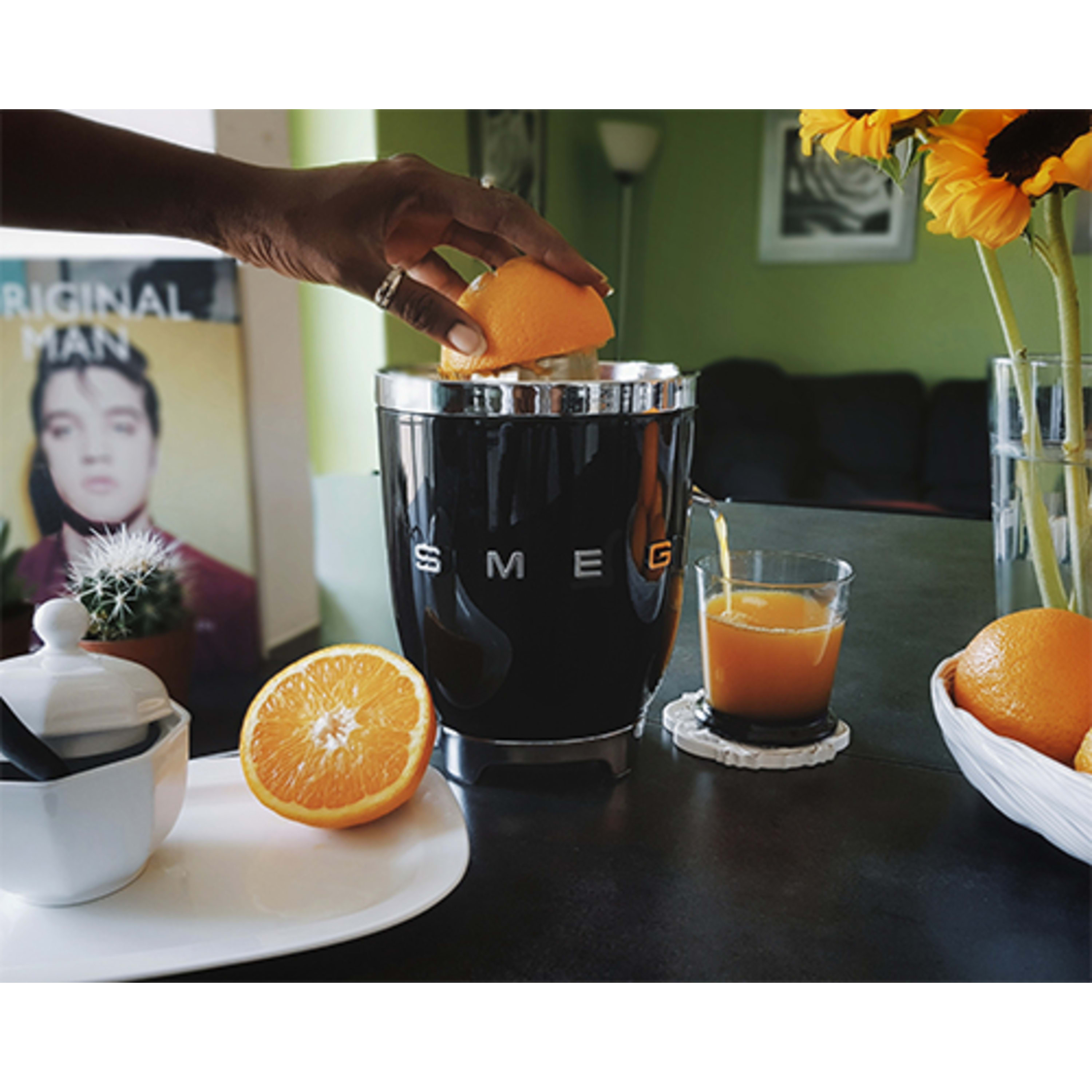 Smeg 50's Style CJF11 Citrus Juicer - product image 6