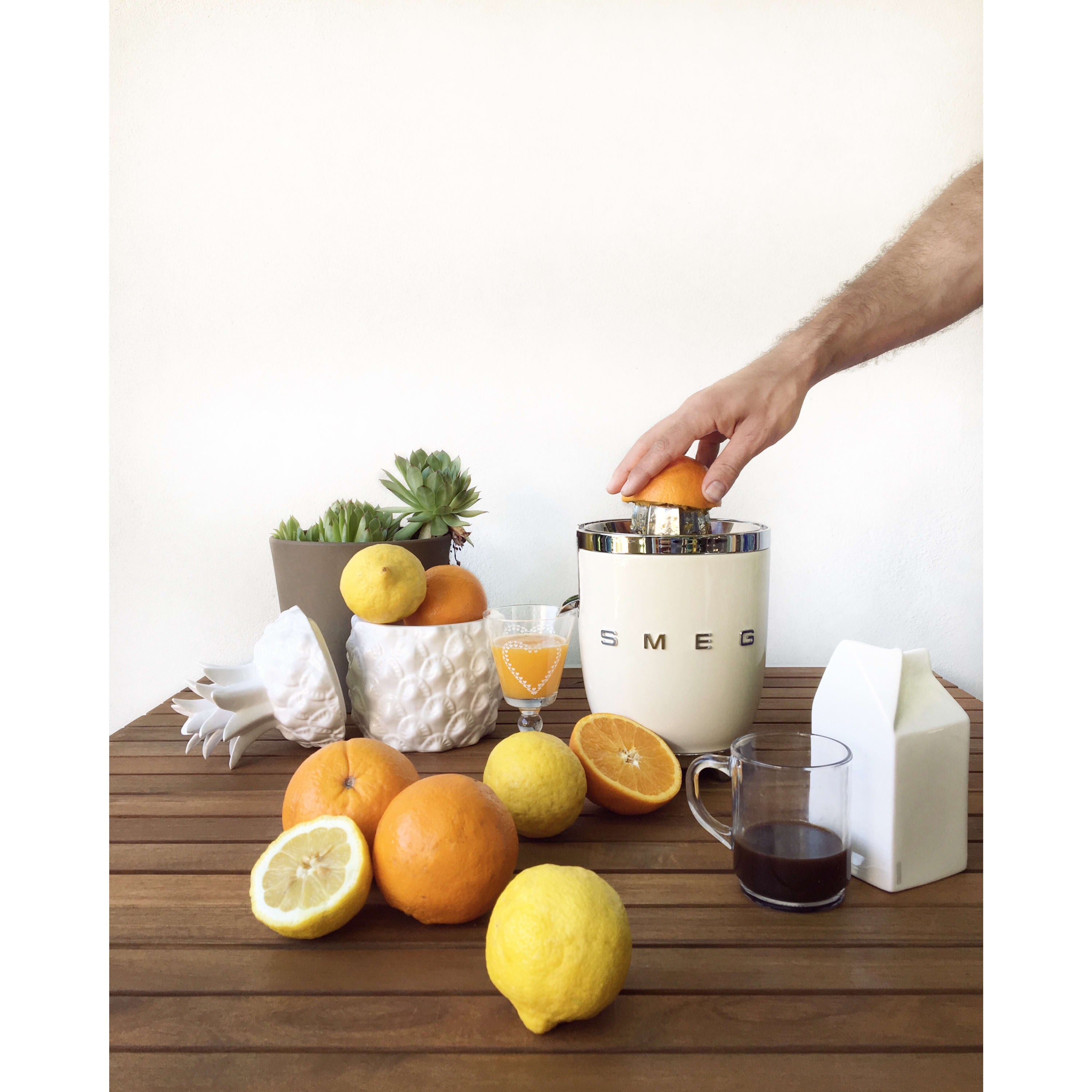 Smeg 50's Style CJF11 Citrus Juicer - product image 13