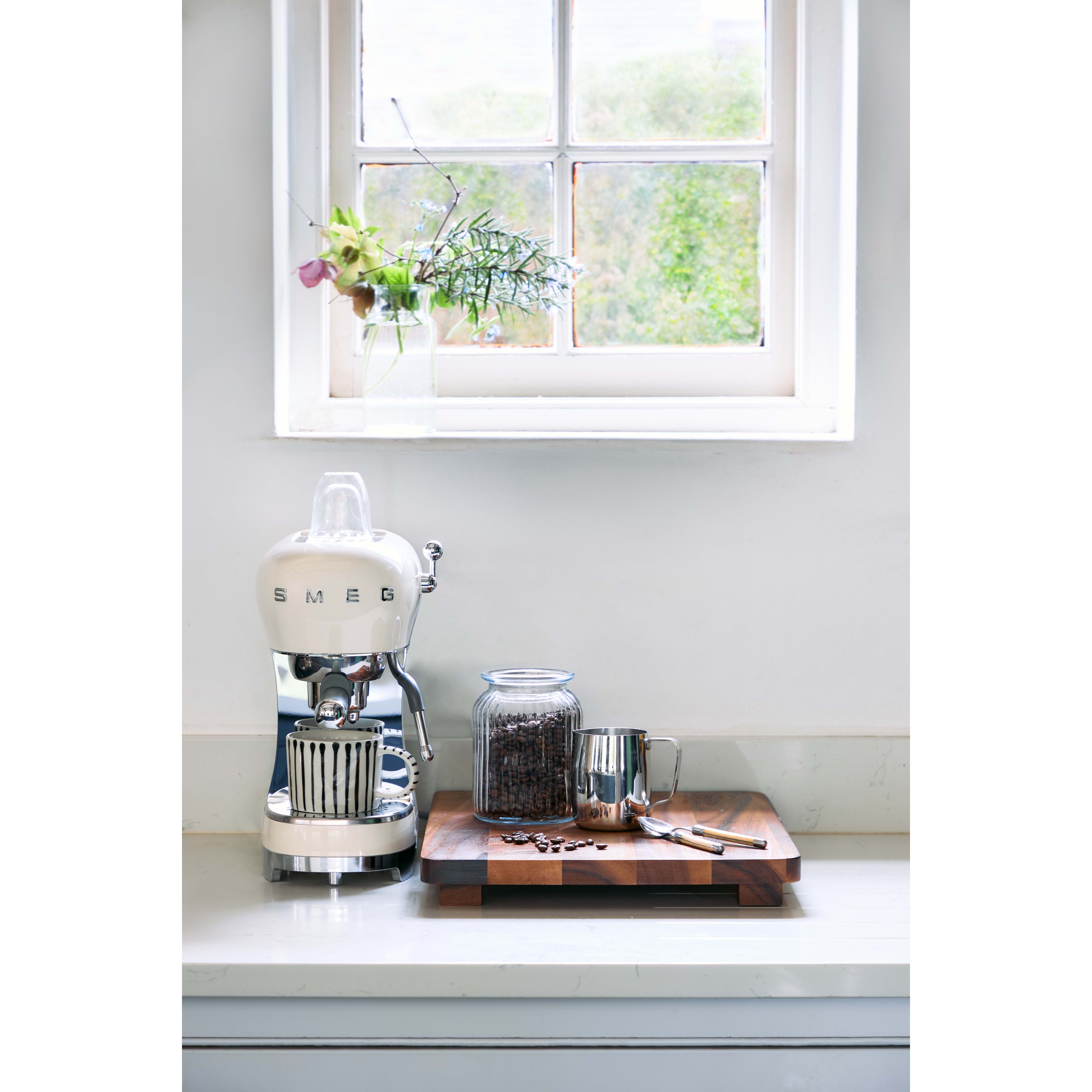 Smeg 50's Style ECF02 Espresso Coffee Machine - product image 18