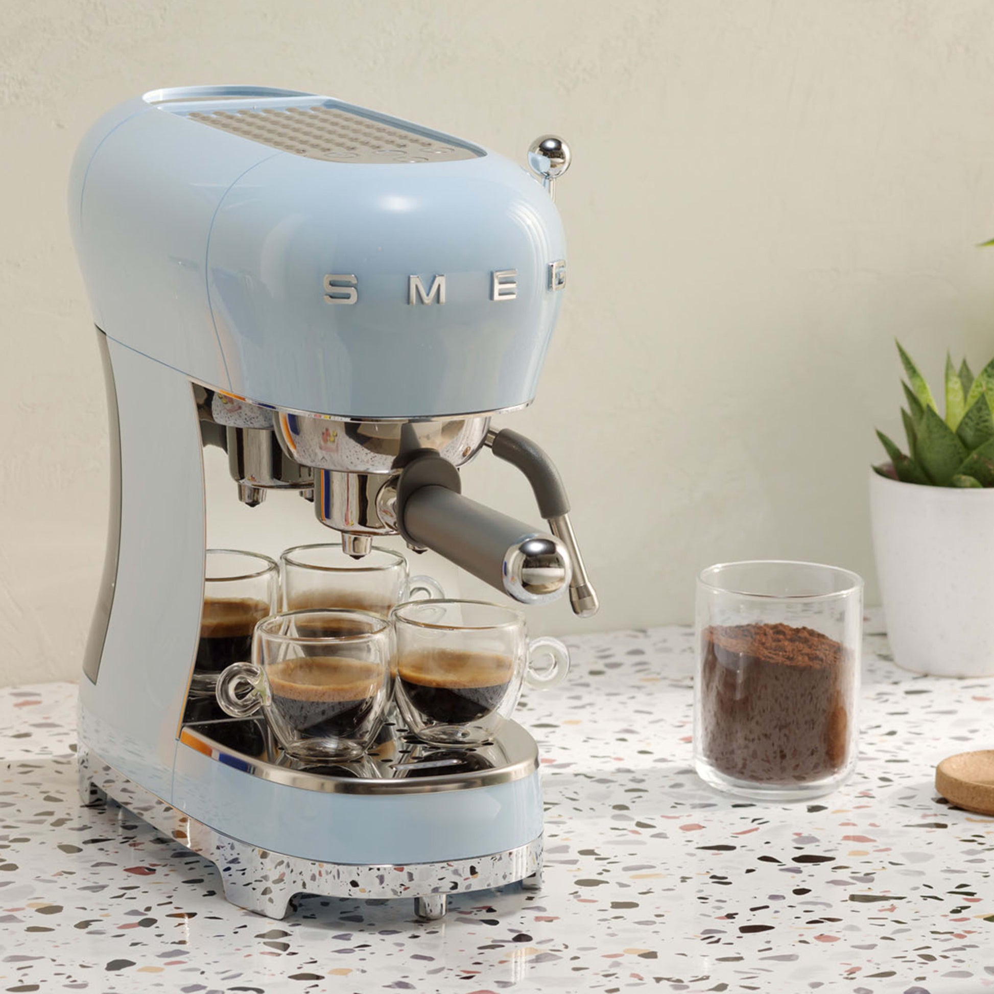 Smeg 50's Style ECF02 Espresso Coffee Machine - product image 26