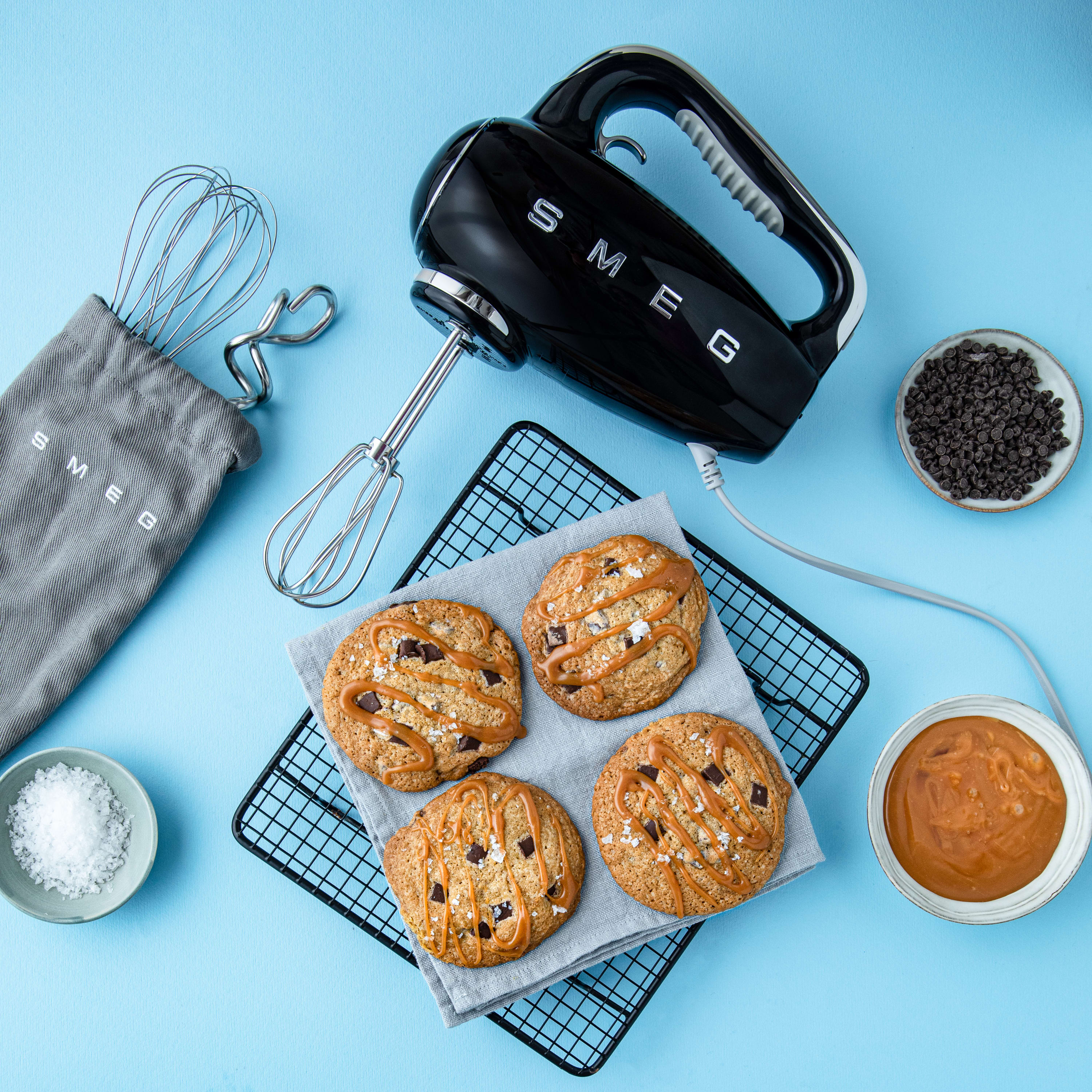 Smeg 50's Style HMF01 Hand Mixer - product image 8