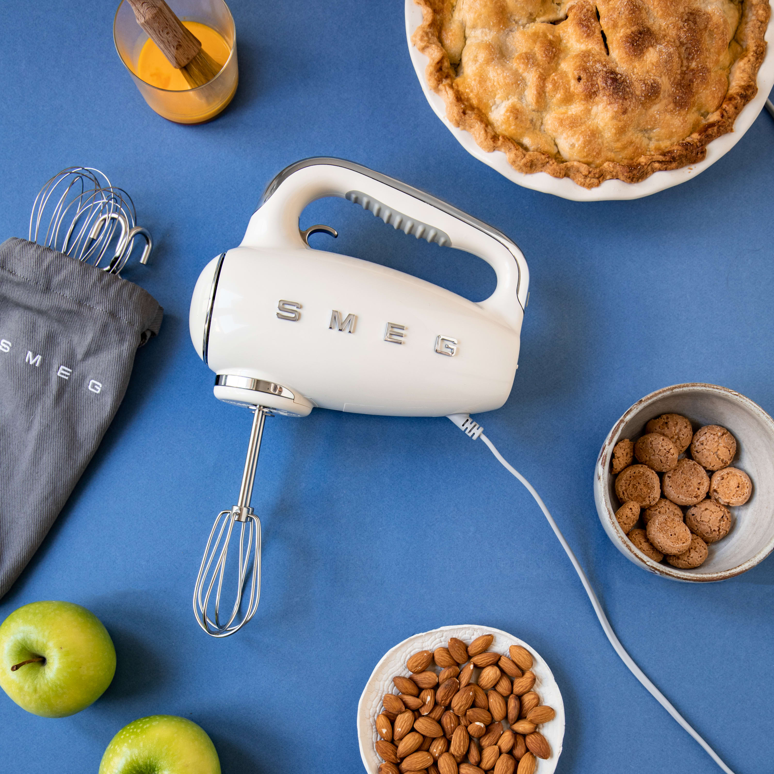 Smeg 50's Style HMF01 Hand Mixer - product image 17