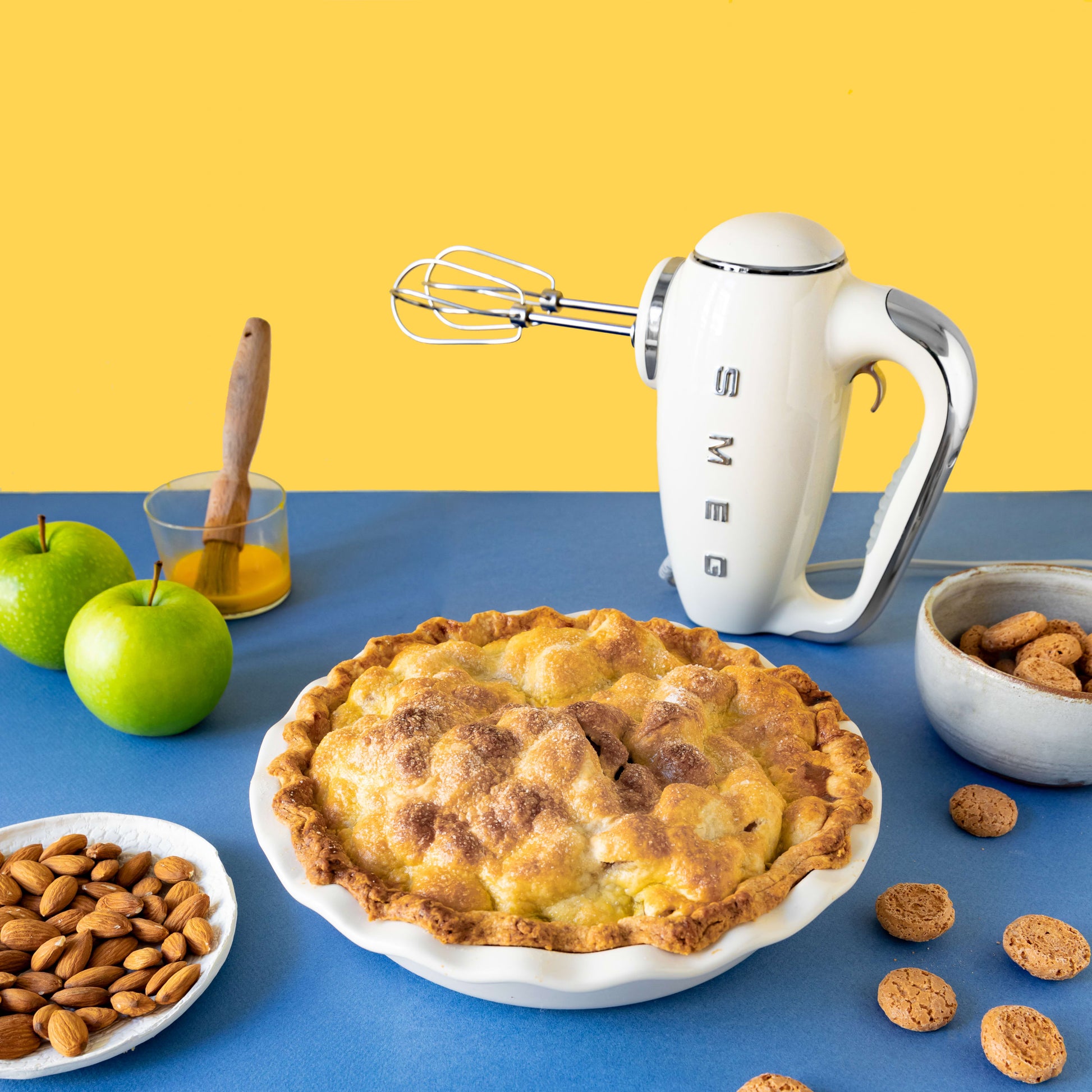 Smeg 50's Style HMF01 Hand Mixer - product image 61
