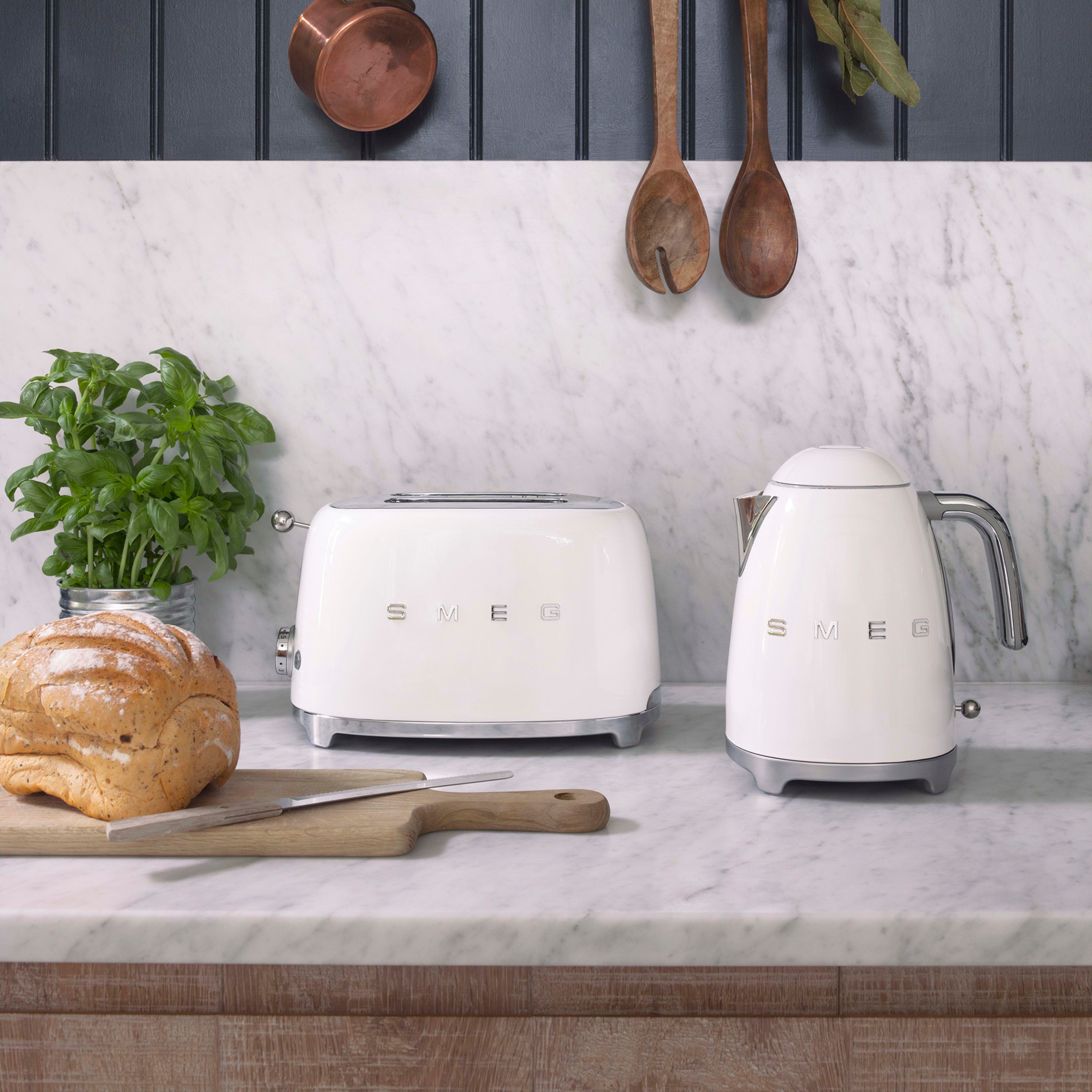 Smeg 50's Style KLF03 Kettle - product image 19