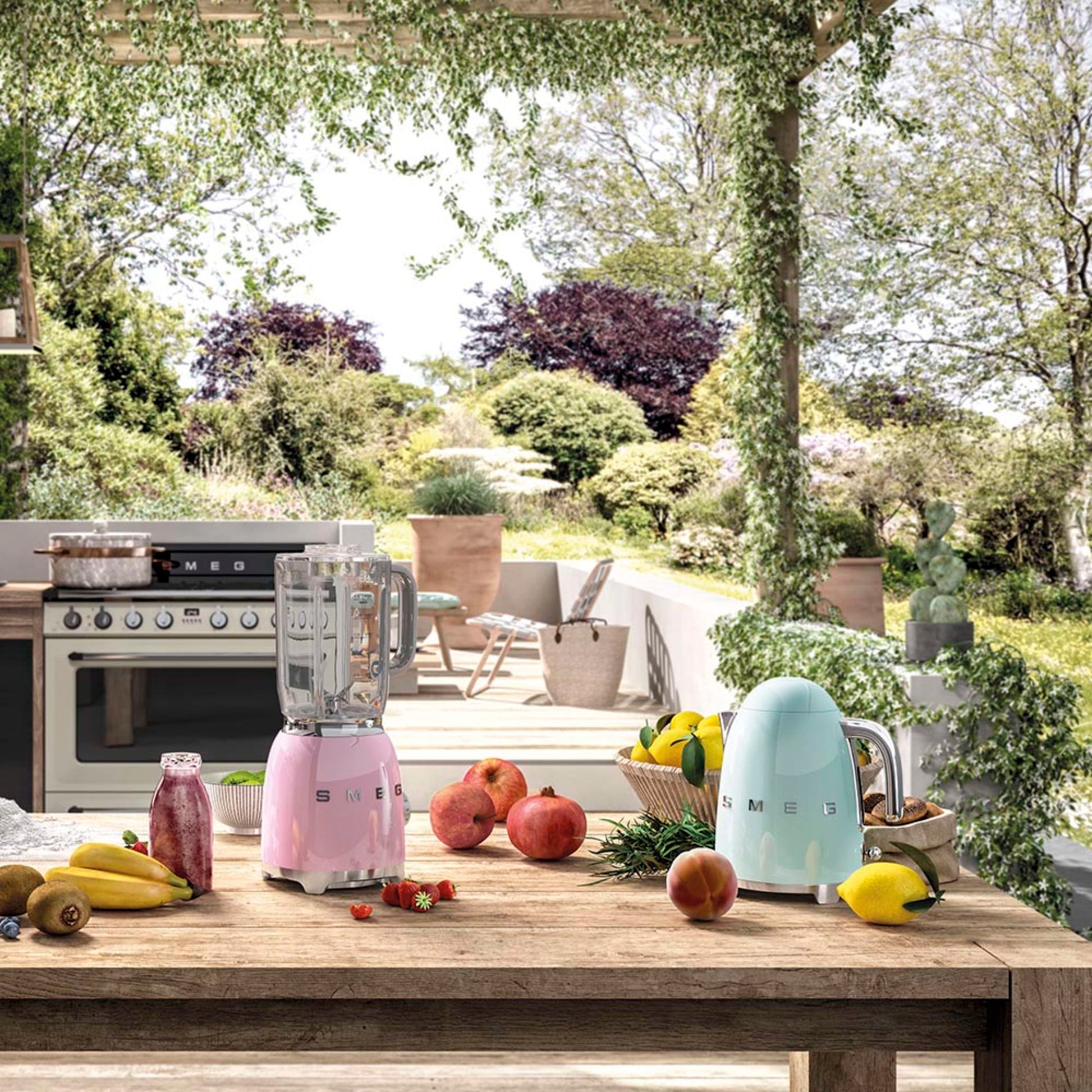 Smeg 50's Style KLF03 Kettle - product image 48