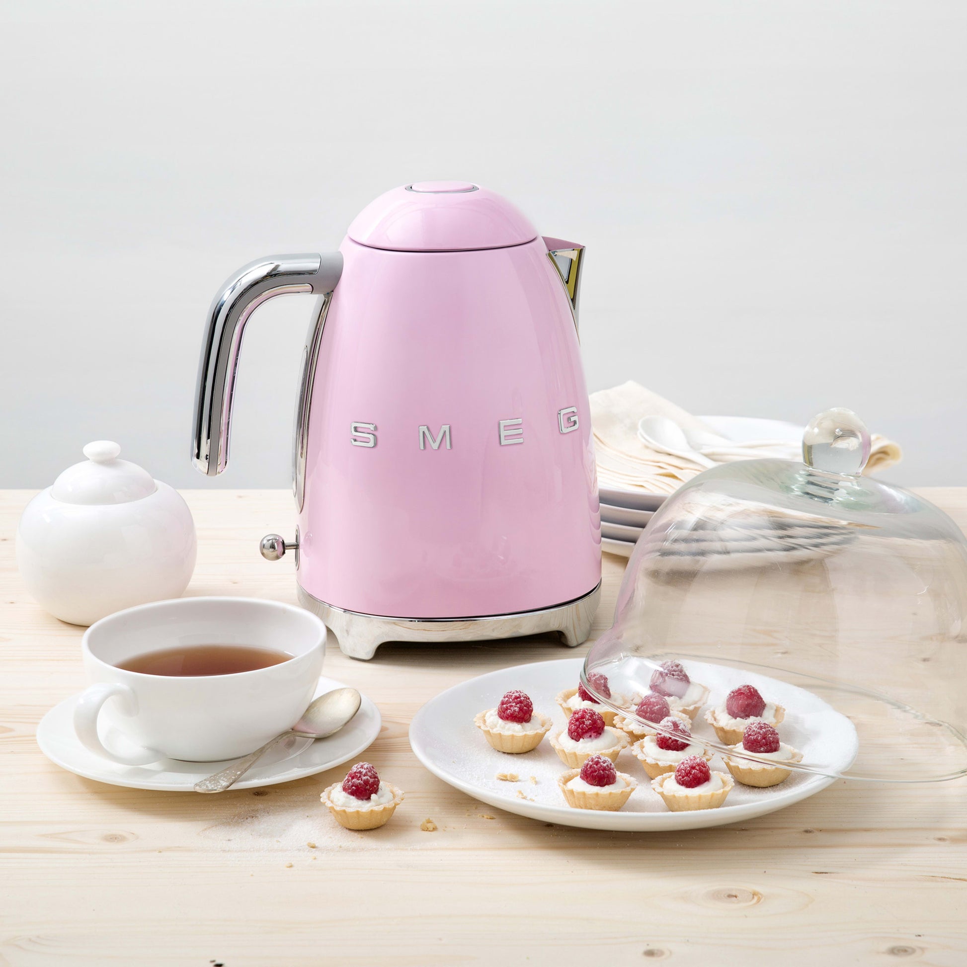 Smeg 50's Style KLF03 Kettle - product image 54