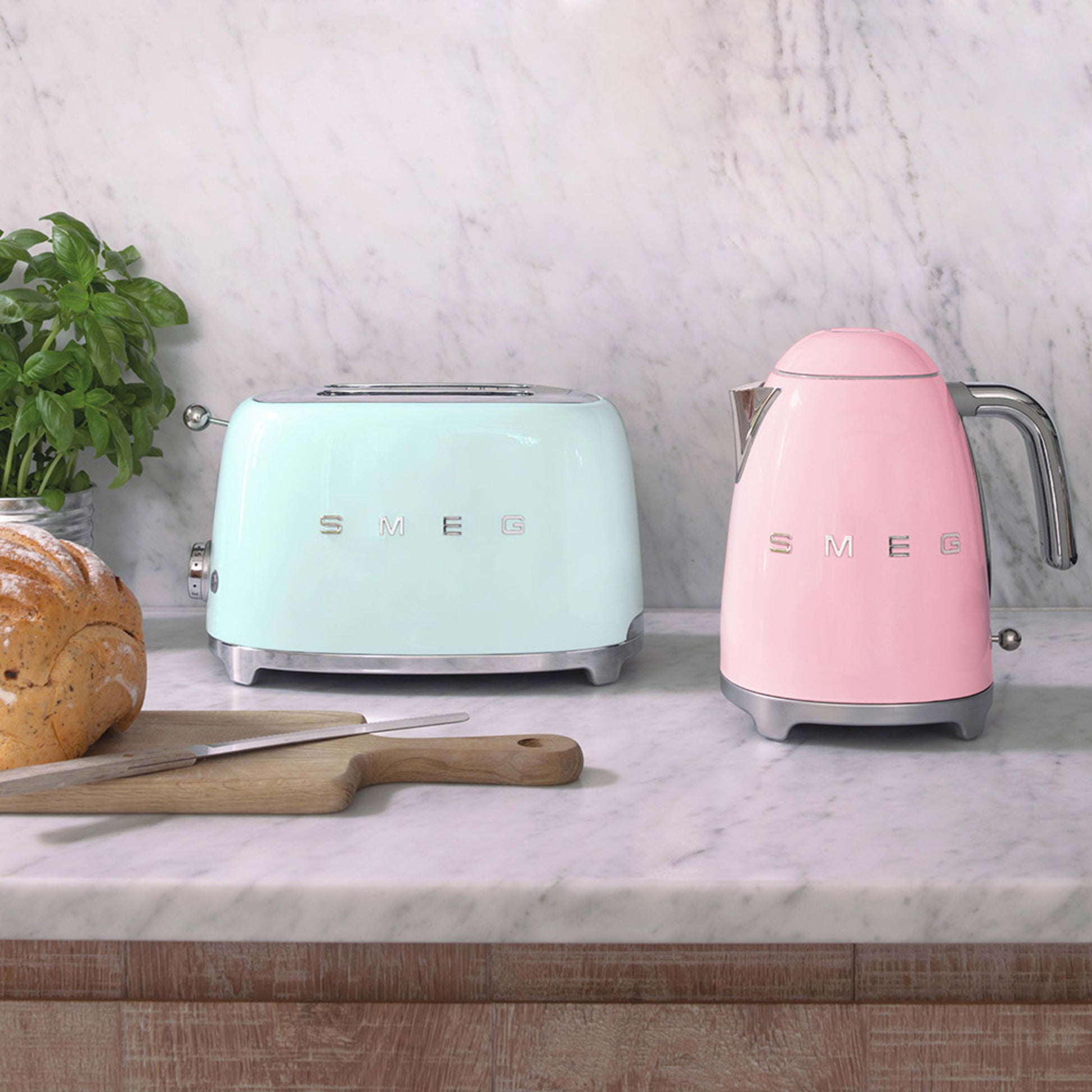 Smeg 50's Style KLF03 Kettle - product image 55