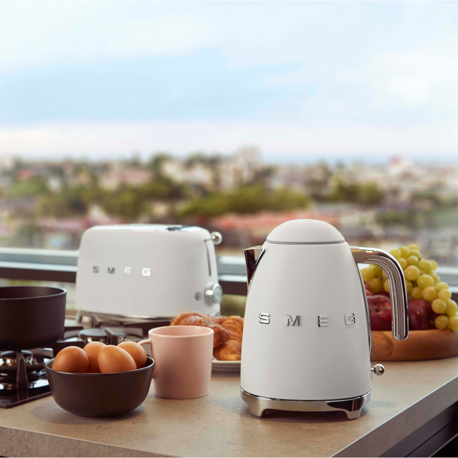 Smeg 50's Style KLF03 Kettle - product image 83