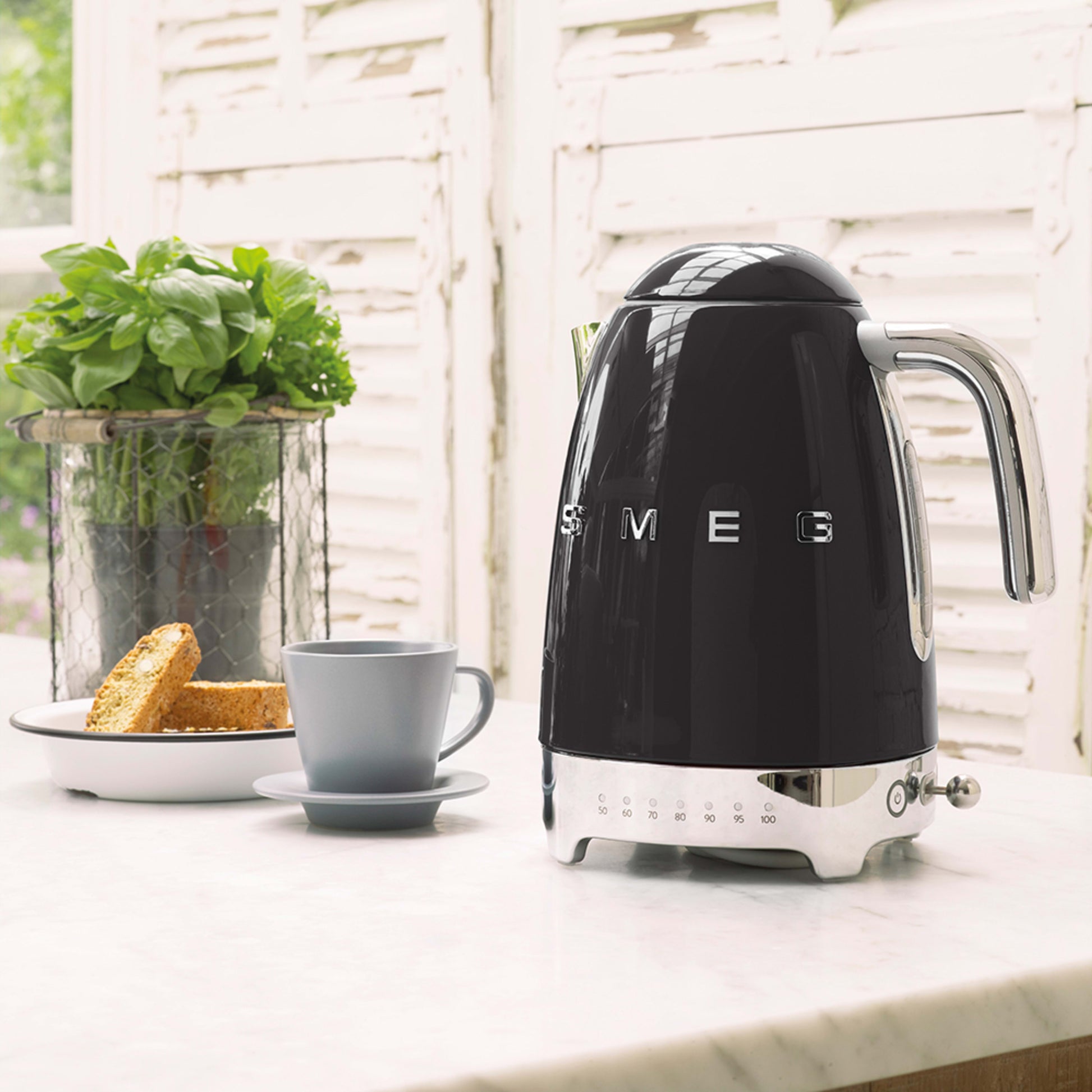 Smeg 50's Style KLF04 Variable Temperature Kettle - product image 5