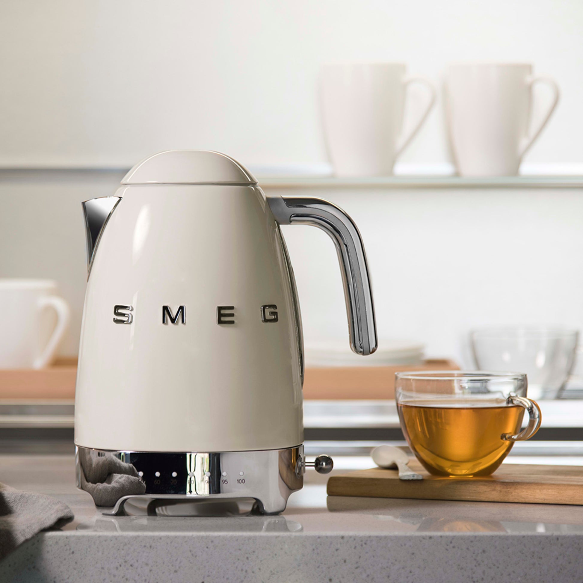 Smeg 50's Style KLF04 Variable Temperature Kettle - product image 12