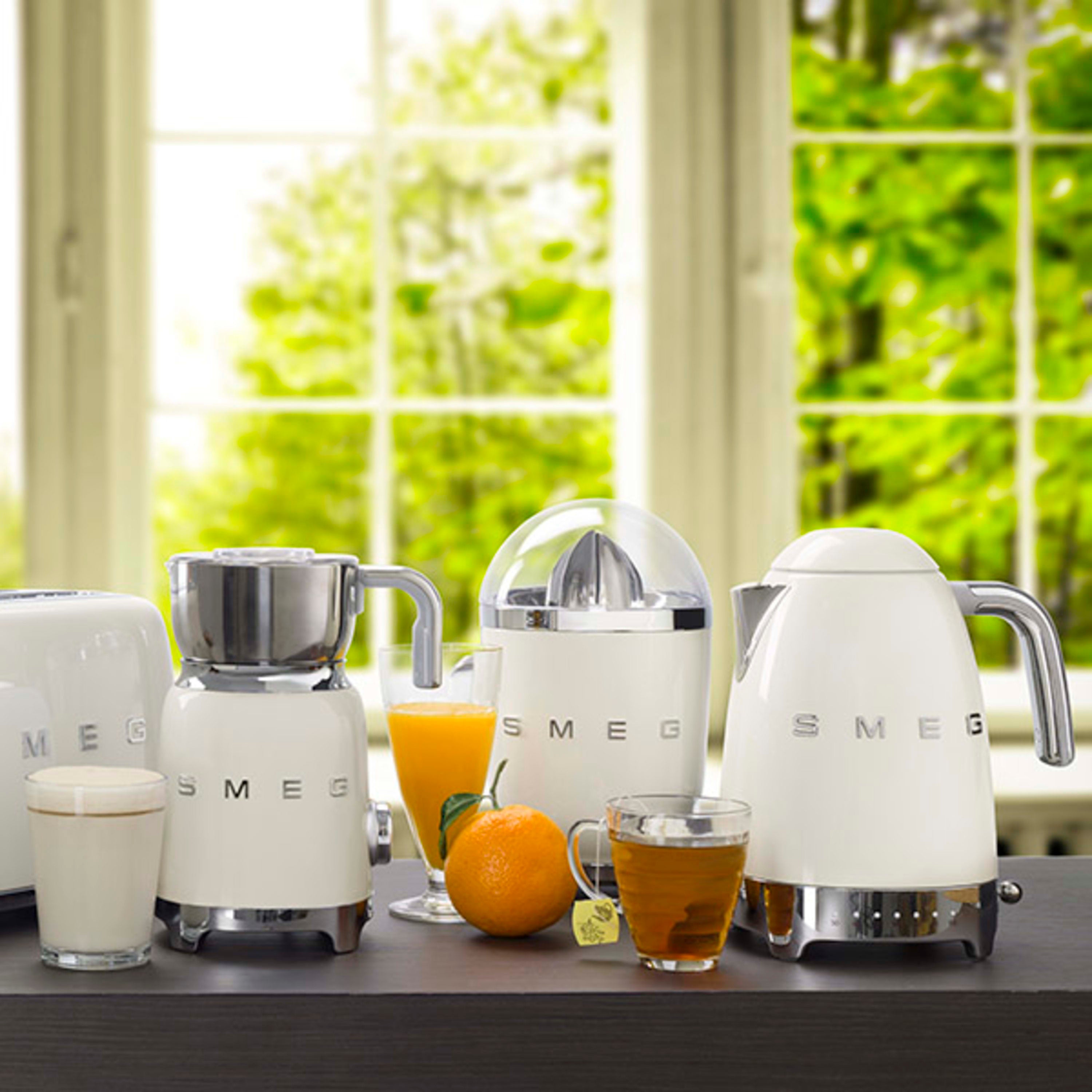 Smeg 50's Style KLF04 Variable Temperature Kettle - product image 39
