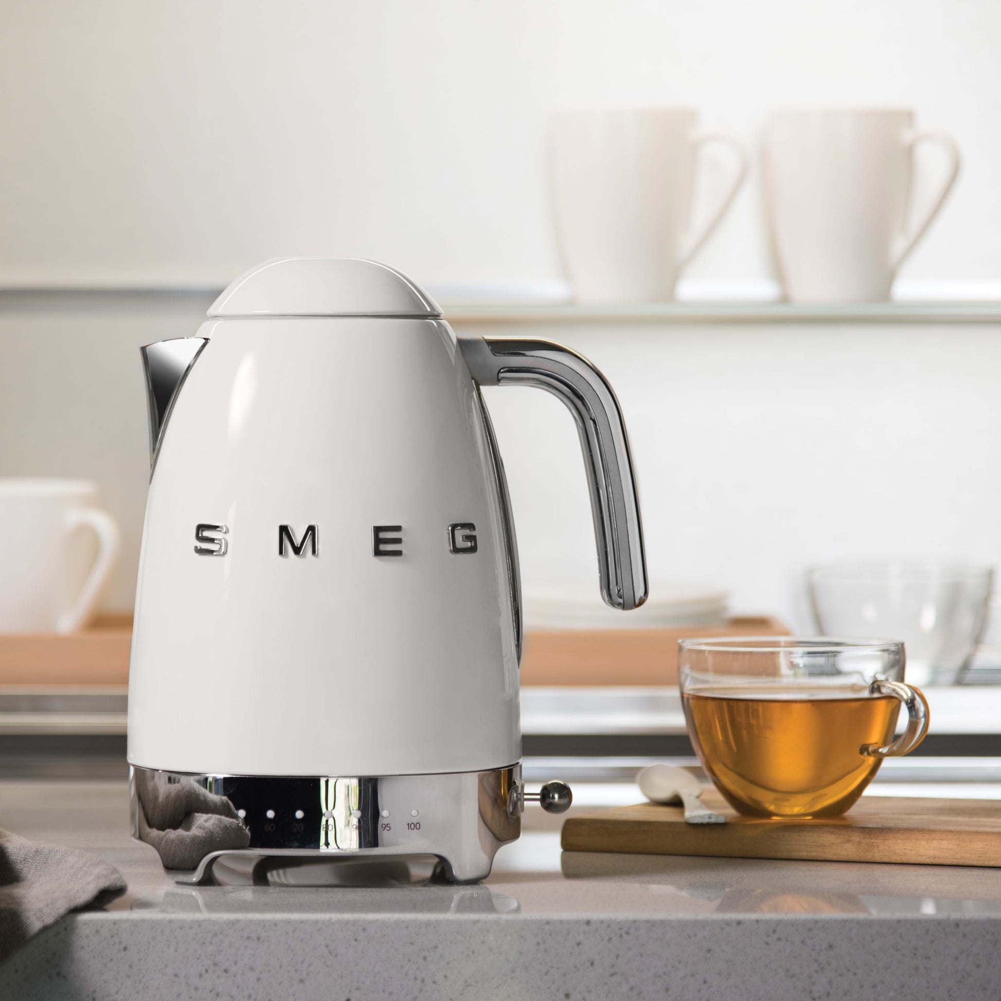 Smeg 50's Style KLF04 Variable Temperature Kettle - product image 40