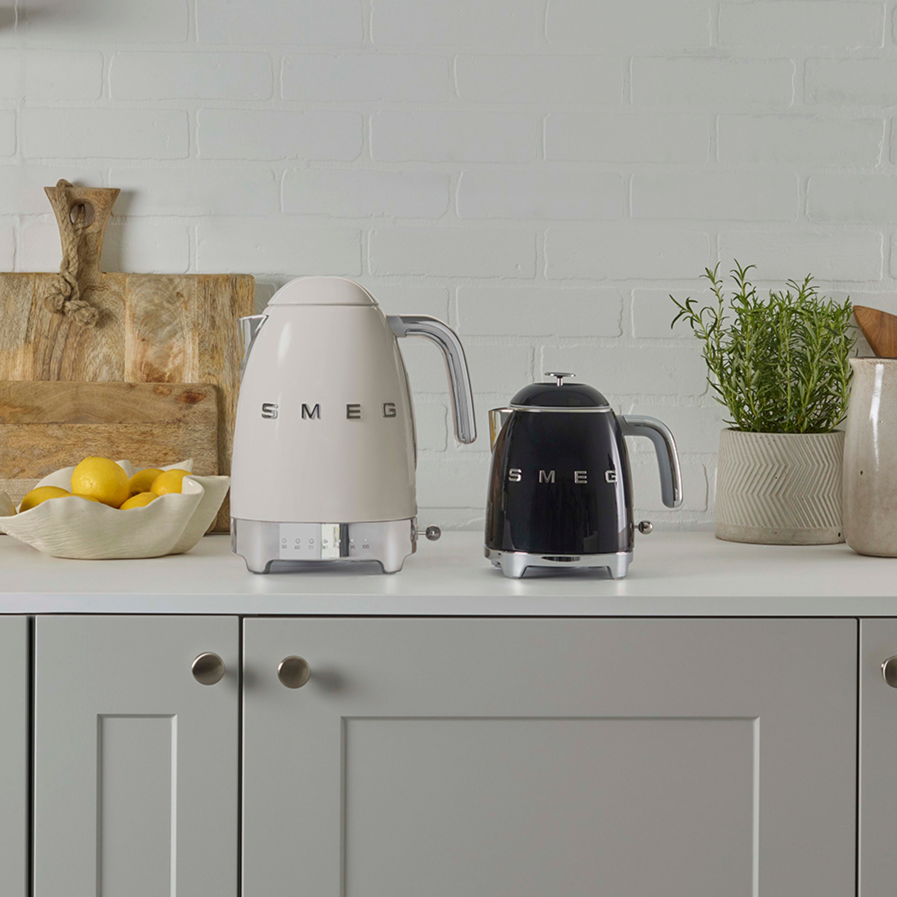 Smeg 50's Style KLF05 Mini Kettle - product image 11