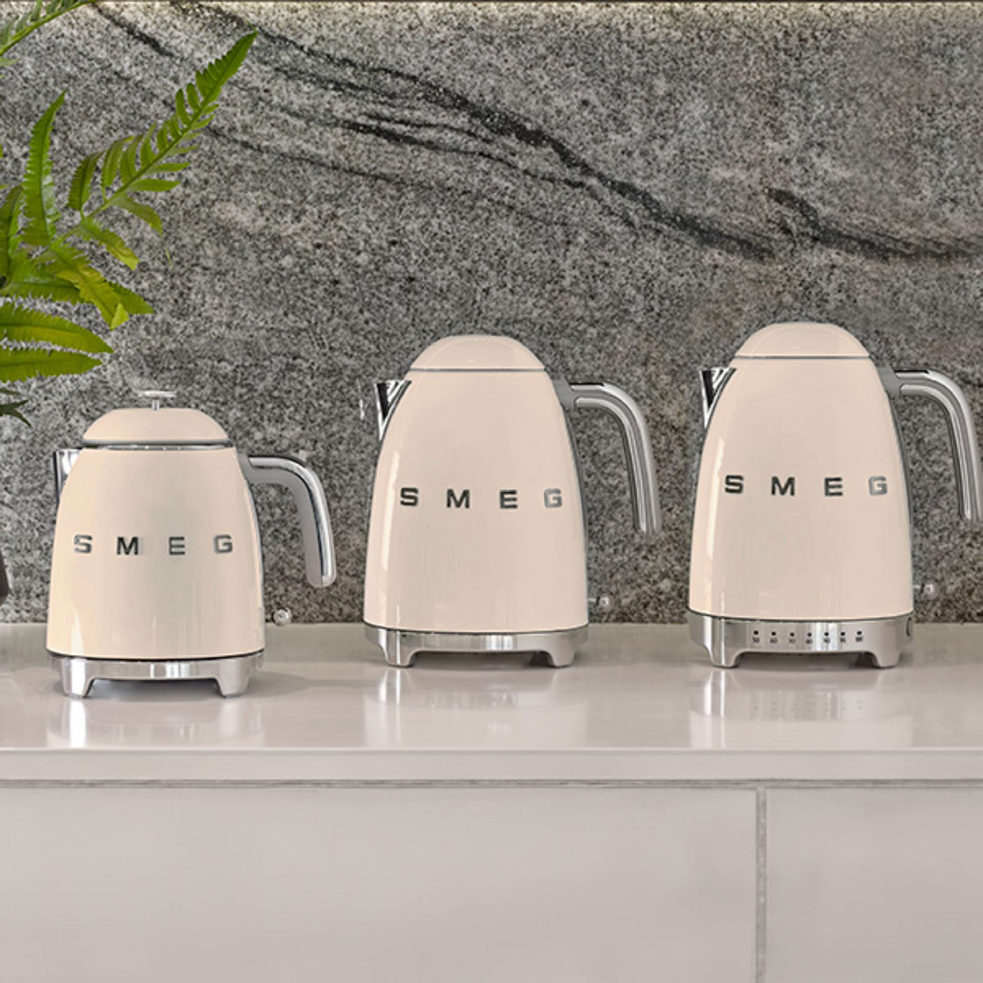 Smeg 50's Style KLF05 Mini Kettle - product image 23