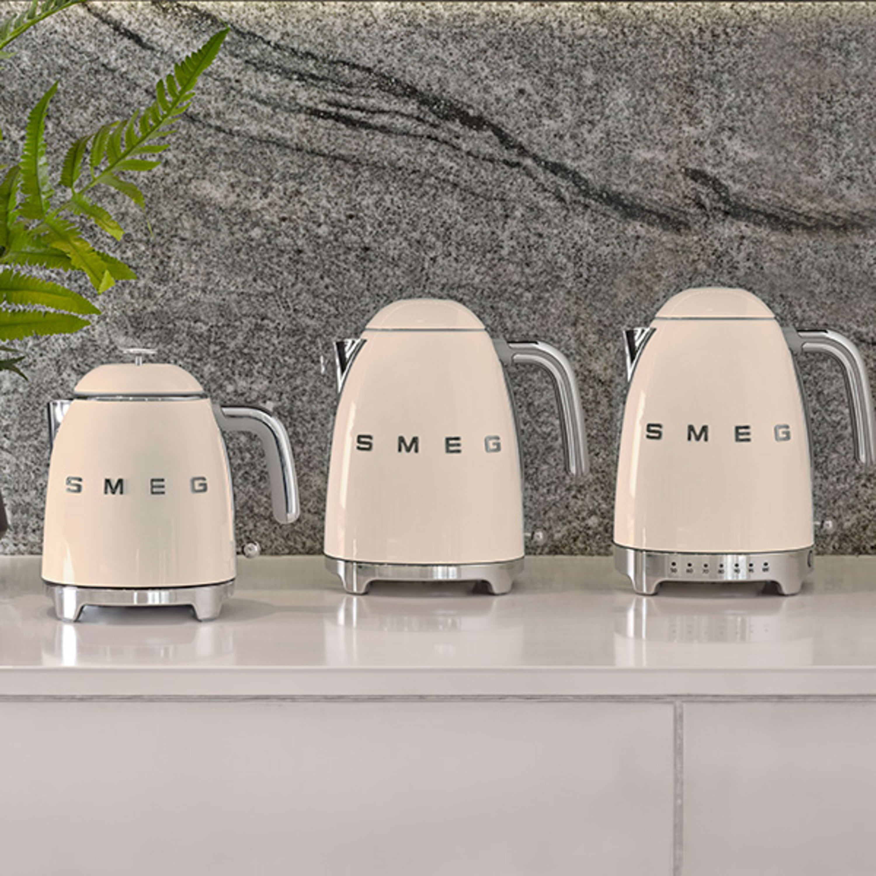 Smeg 50's Style KLF05 Mini Kettle - product image 23