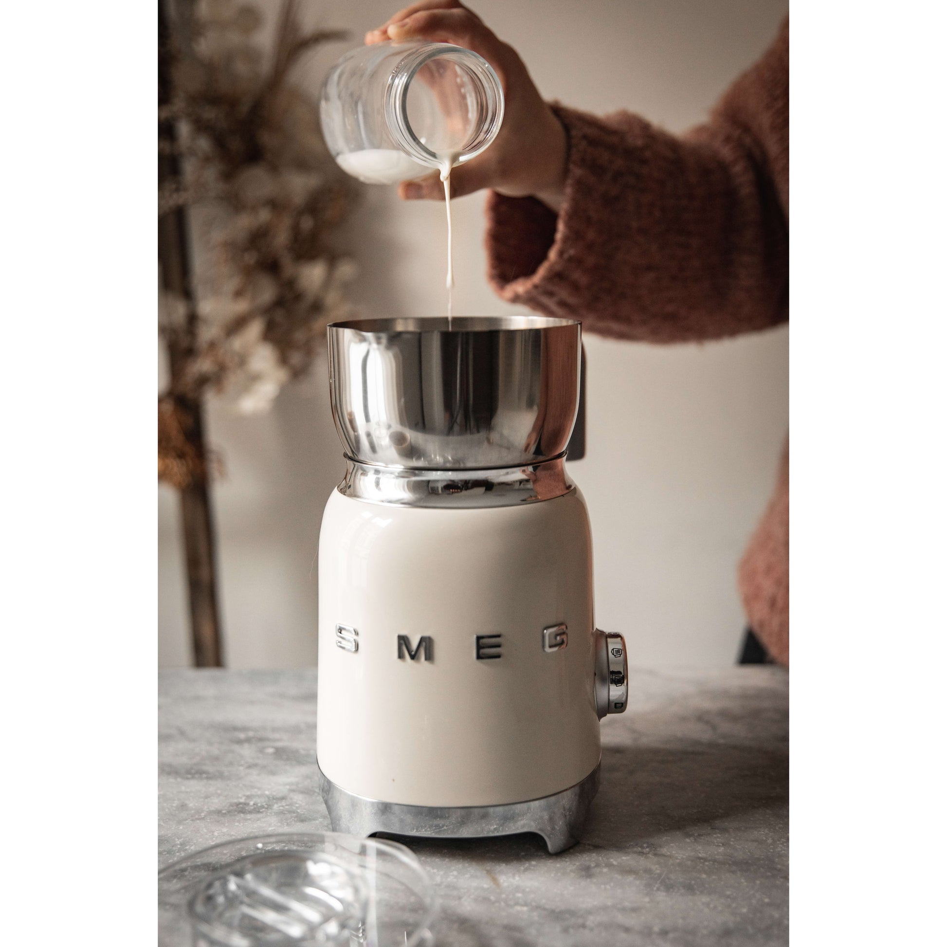 Smeg 50's Style MFF11 Milk Frother - product image 14