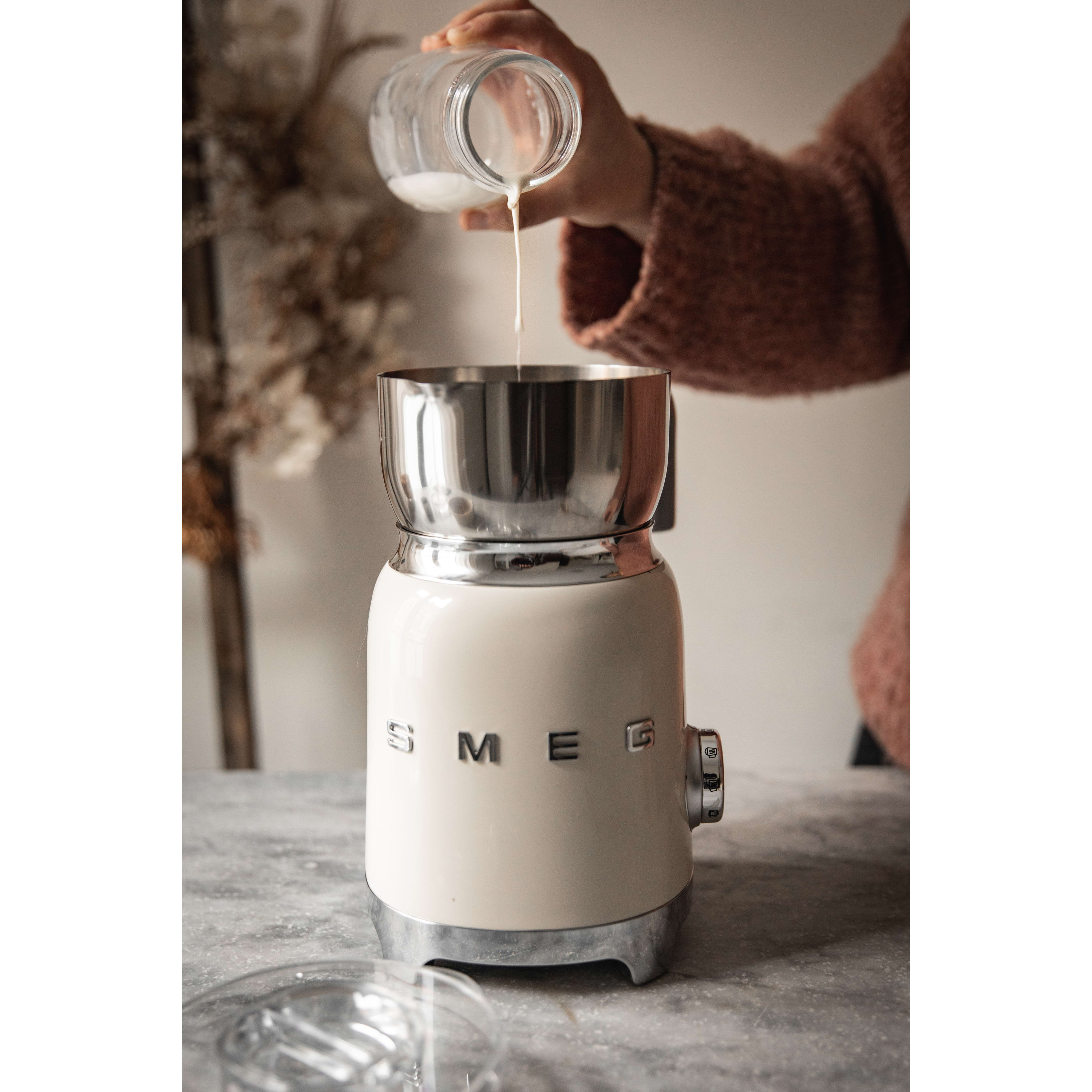 Smeg 50's Style MFF11 Milk Frother - product image 14