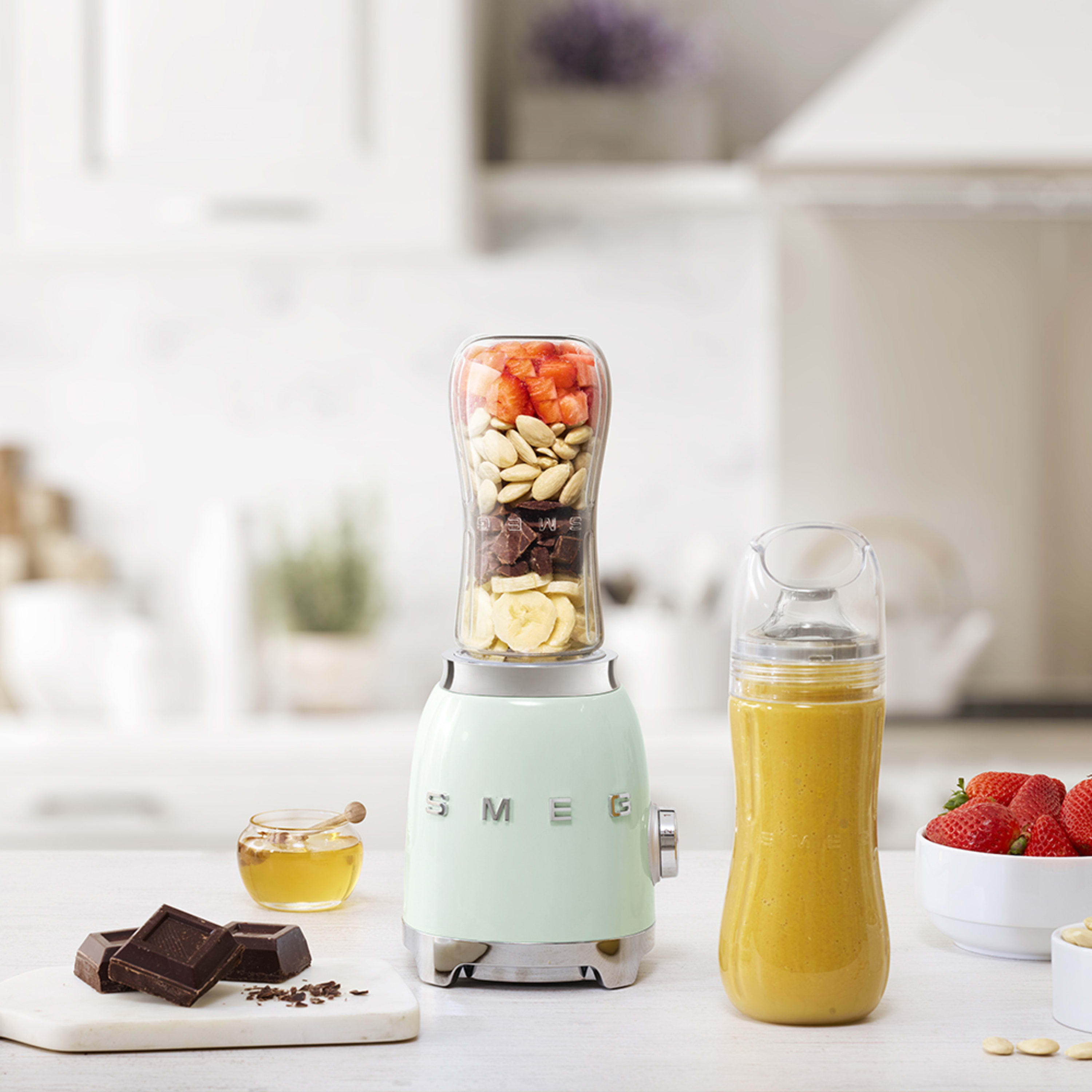 Smeg 50's Style PBF01 Personal Blender - product image 29
