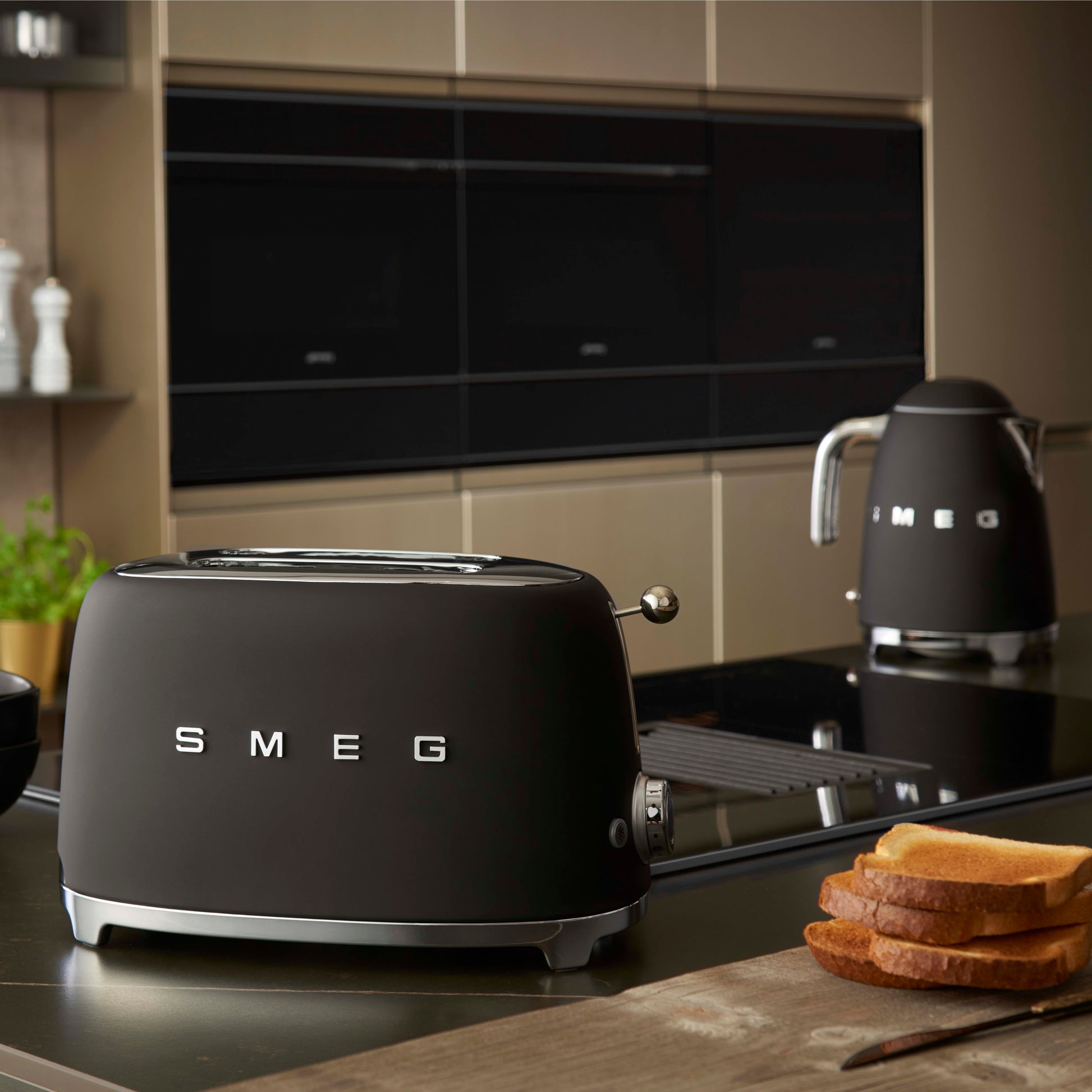 Smeg 50's Style TSF01 2-Slice Toaster - product image 6
