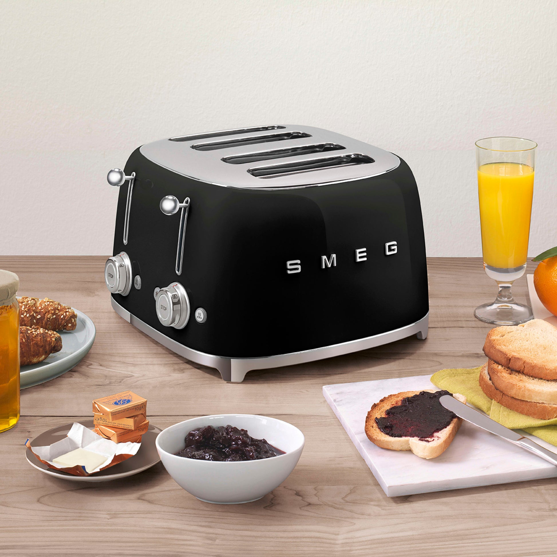 Smeg 50's Style TSF03 4-Slice Toaster - product image 5