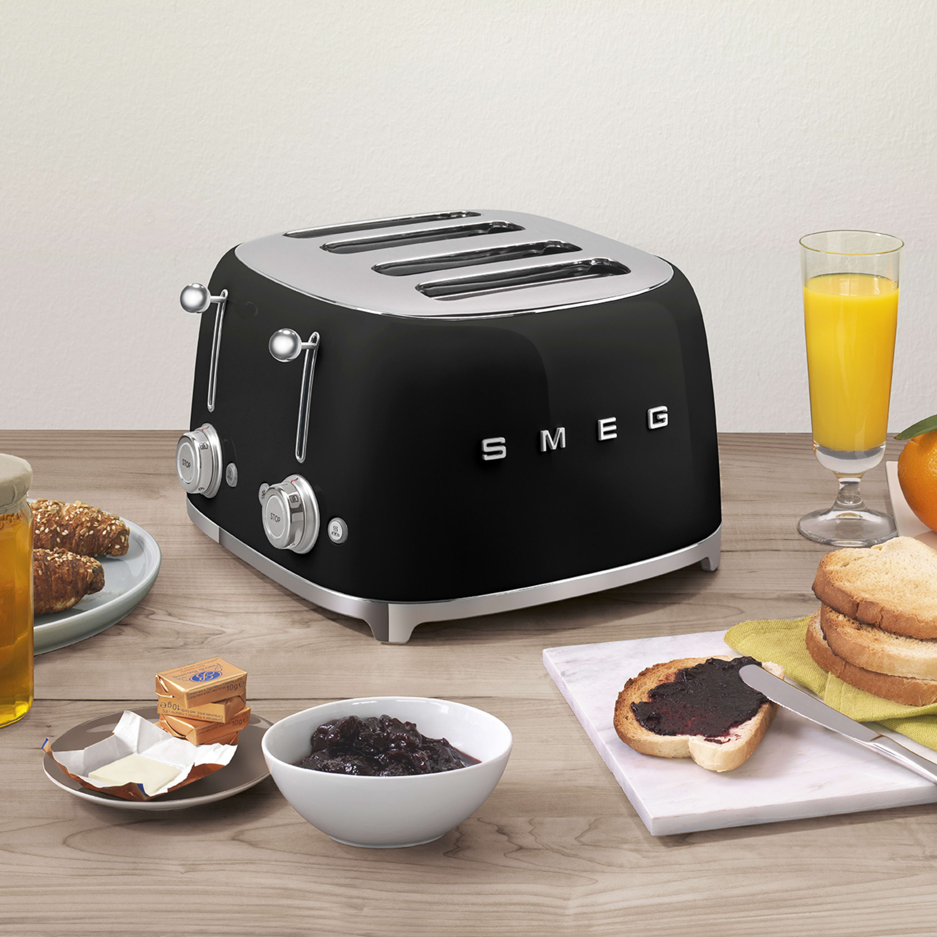 Smeg 50's Style TSF03 4-Slice Toaster - product image 5